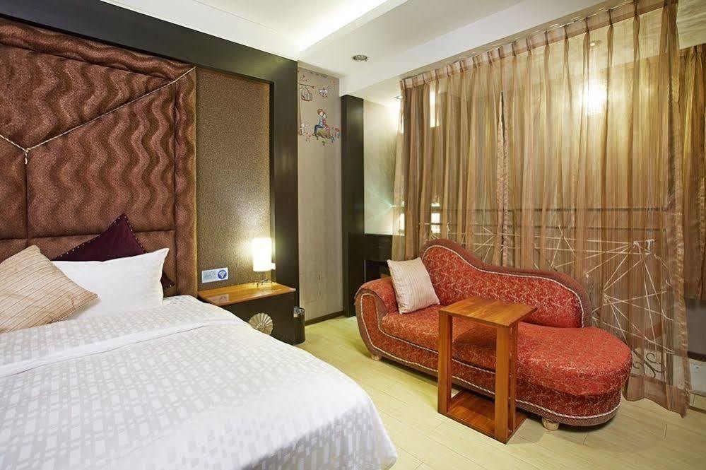 Prague Spring Boutique Motel Liucsia Kültér fotó