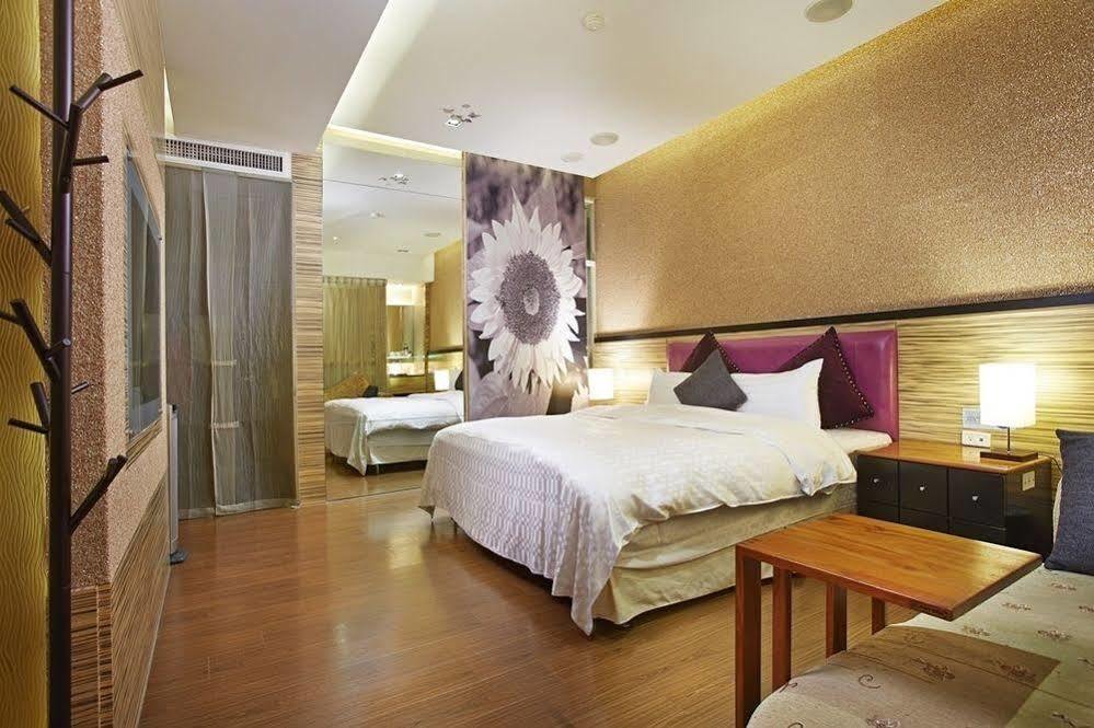 Prague Spring Boutique Motel Liucsia Kültér fotó